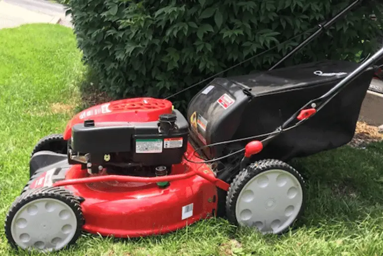 Who Makes Troy Bilt Riding Lawn Mowers?