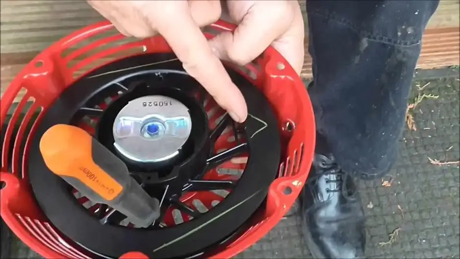 How To Fix A Lawn Mower Pull Cord That Is Stuck